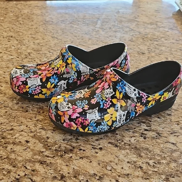 Anywear Nurse Slip Resistant Owl Print closed back Clogs Women 11 Men  9 unisex - Picture 4 of 14